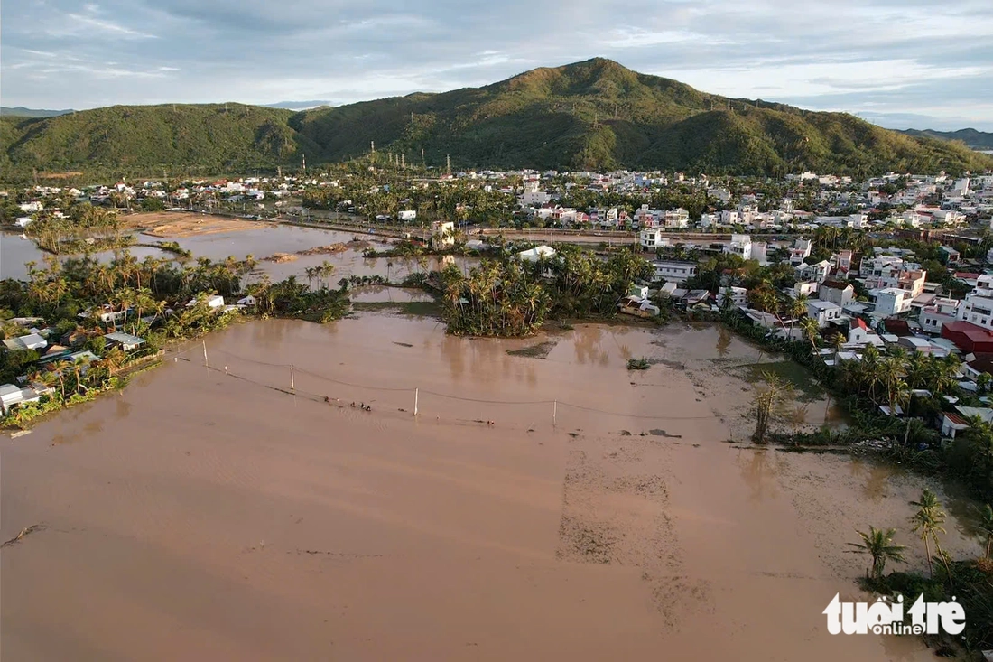 Hình ảnh xót xa ven biển đông Đắk Lắk nhà sập, tốc mái, 2 người chết do bão Kalmaegi- Ảnh 2. bão Kalmaegi - Ảnh 2.