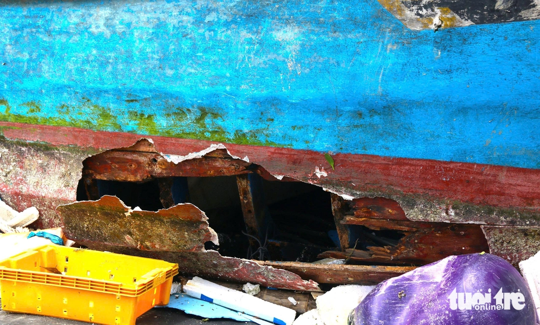 Xót xa cảnh hàng chục chiếc tàu cá tan nát, 'dồn cục' sau bão Kalmaegi- Ảnh 3. Đắk Lắk - Ảnh 3.