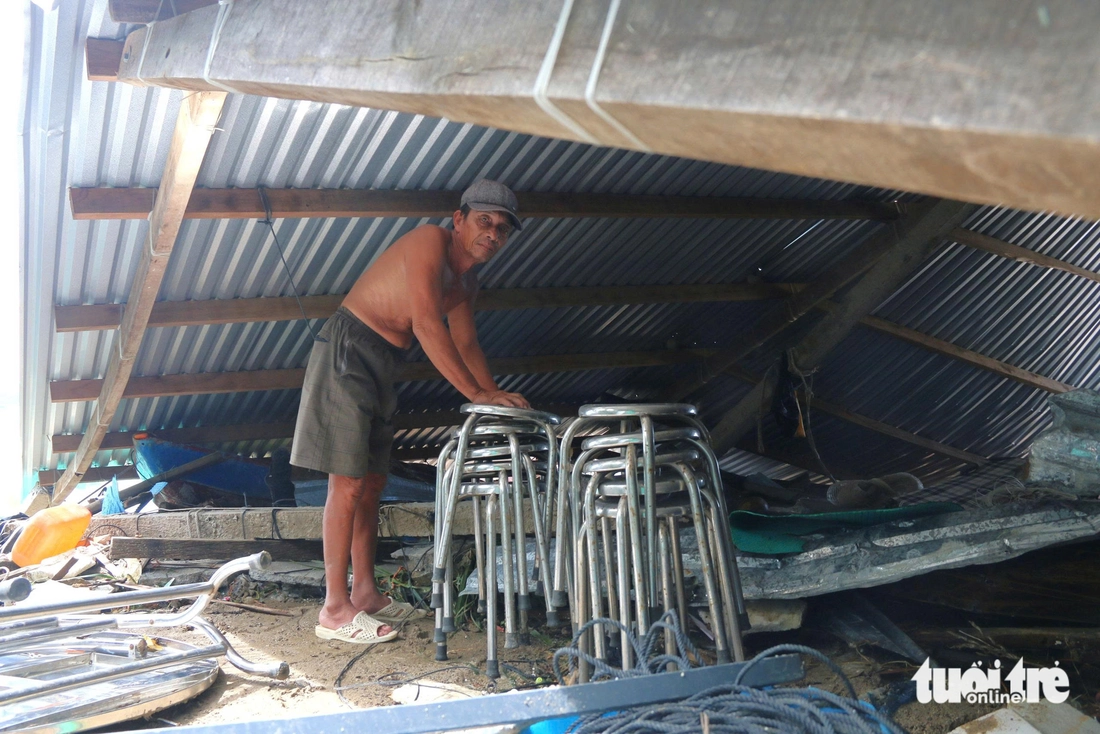 Xót xa cảnh hàng chục chiếc tàu cá tan nát, 'dồn cục' sau bão Kalmaegi- Ảnh 10. Đắk Lắk - Ảnh 10.