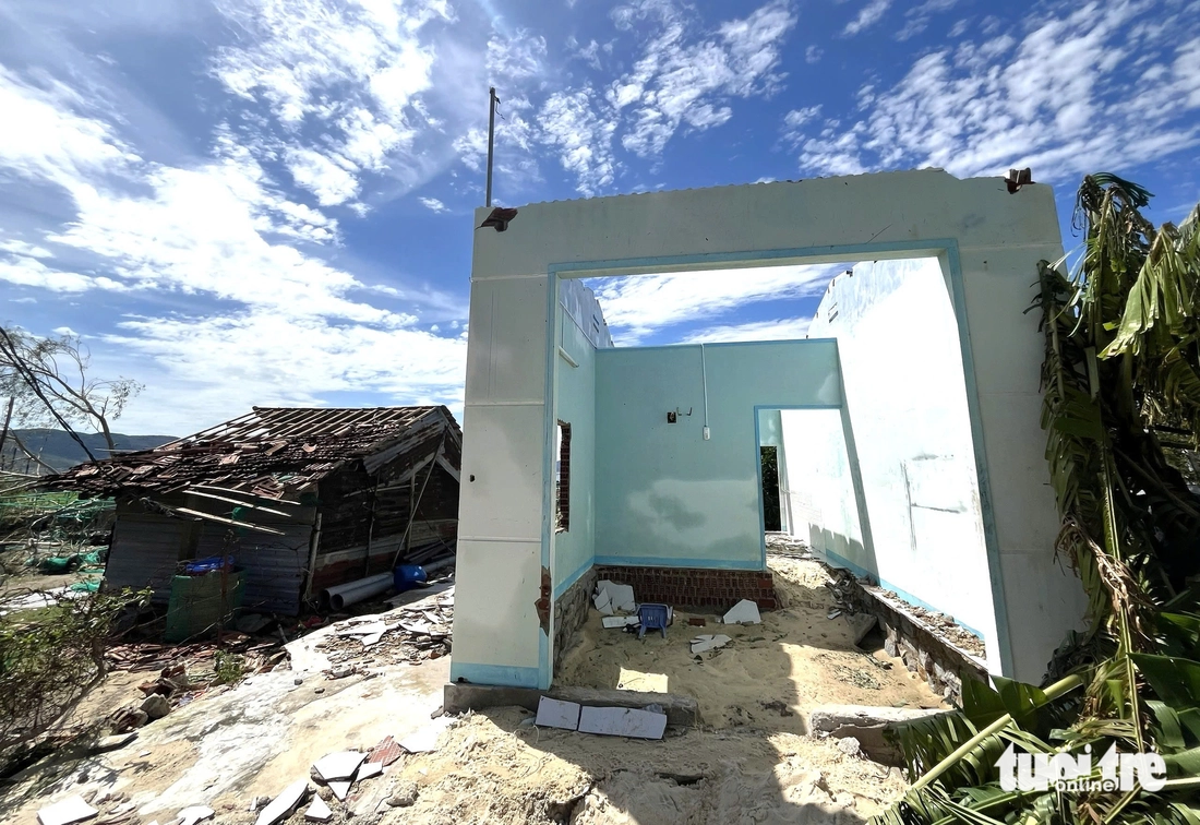 Xót xa cảnh hàng chục chiếc tàu cá tan nát, 'dồn cục' sau bão Kalmaegi- Ảnh 12. Đắk Lắk - Ảnh 12.