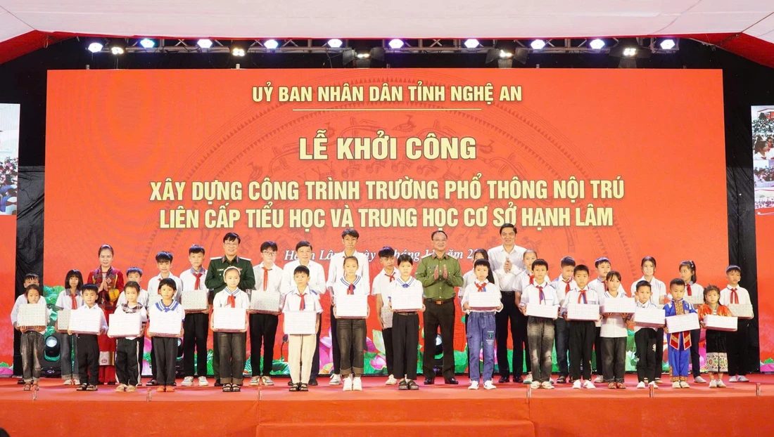 Đồng loạt khởi công trường nội trú liên cấp các xã biên giới - Ảnh 8.