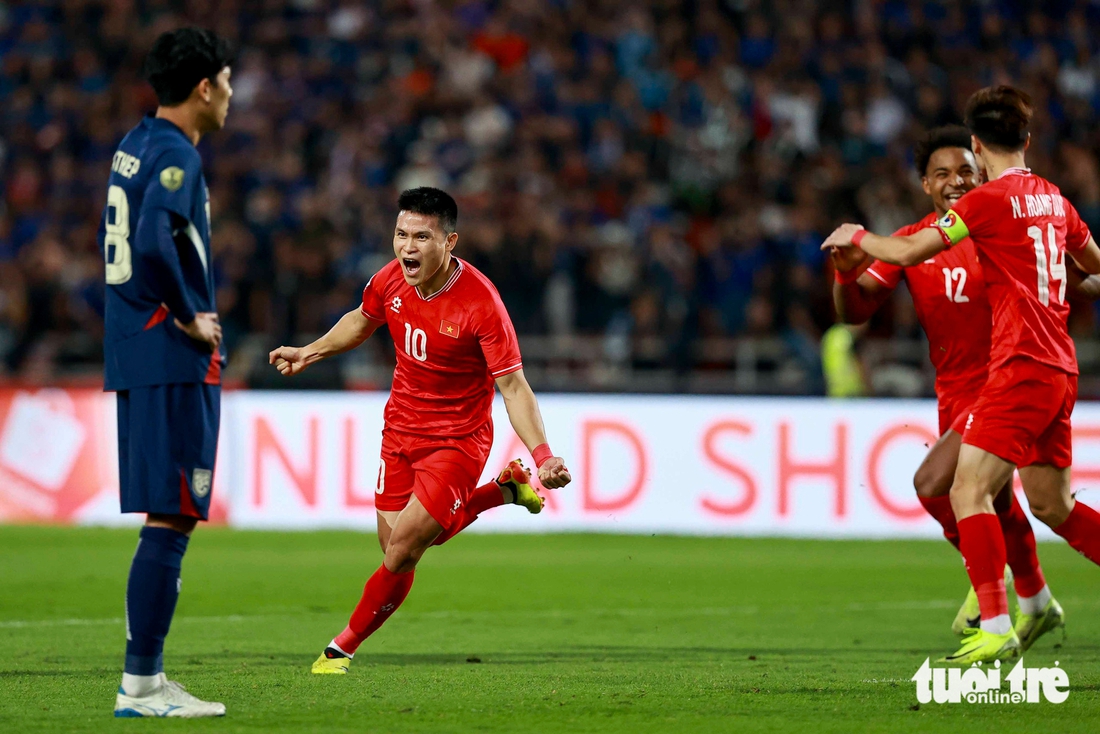 Khoảnh khắc xúc động mừng chức vô địch ASEAN Cup 2024 của tuyển Việt Nam - Ảnh 2.