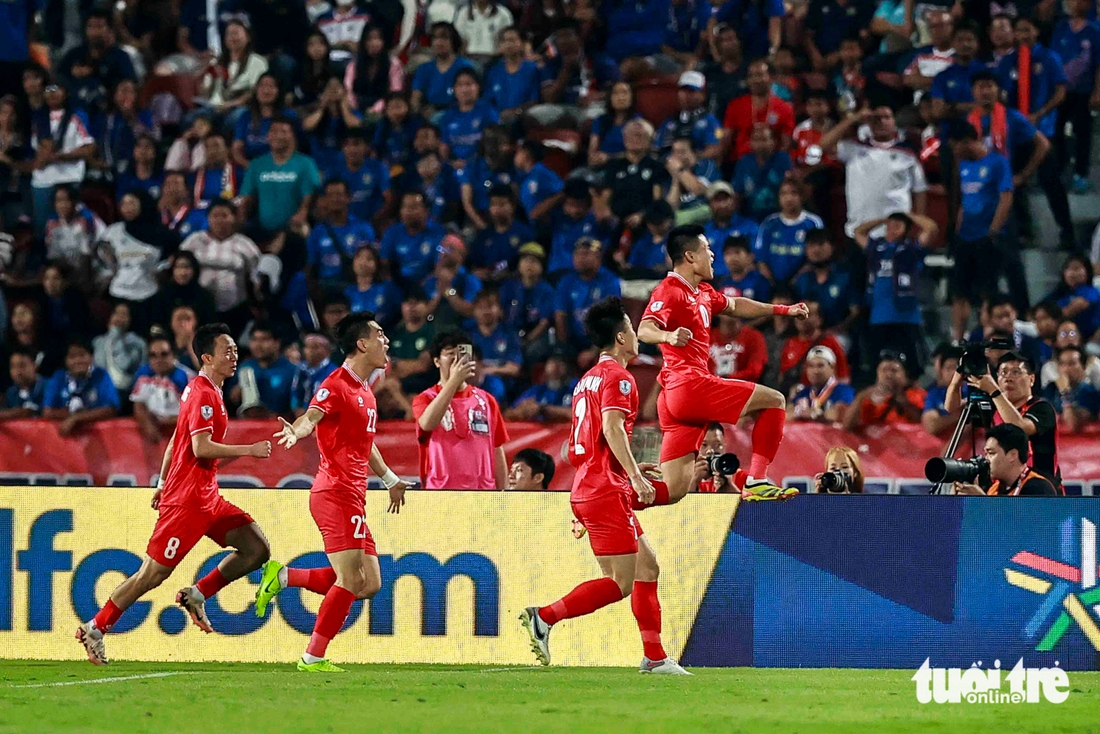 Khoảnh khắc xúc động mừng chức vô địch ASEAN Cup 2024 của tuyển Việt Nam - Ảnh 6.