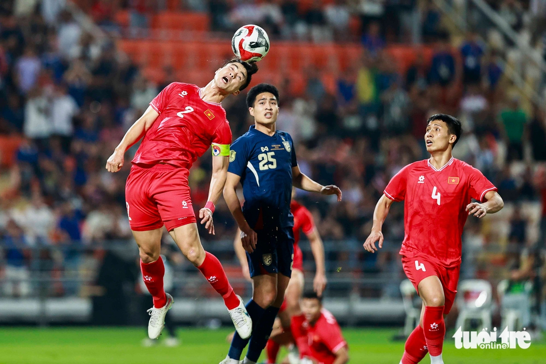 Khoảnh khắc xúc động mừng chức vô địch ASEAN Cup 2024 của tuyển Việt Nam - Ảnh 8.