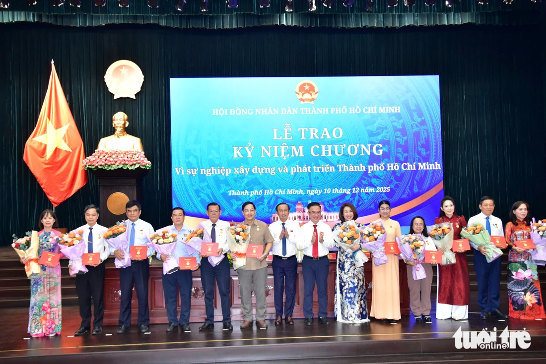 HĐND TP.HCM thông qua nhiều chính sách hỗ trợ, an sinh xã hội - Ảnh 5. HĐND TP.HCM - Ảnh 4.