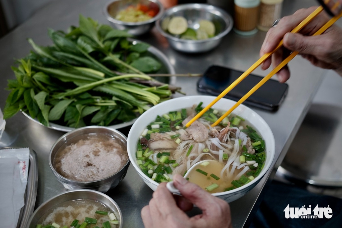 Phở Tàu Bay, phở Bắc vô Nam, người Sài Gòn nhớ lắm - Ảnh 5.