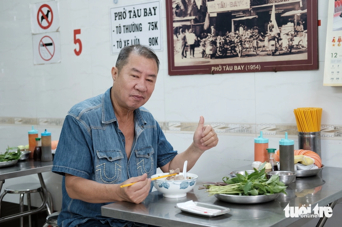 Phở Tàu Bay, phở Bắc vô Nam, người Sài Gòn nhớ lắm - Ảnh 12.
