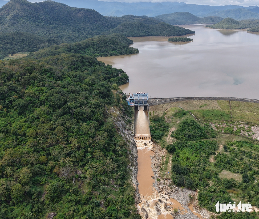 Flycam hai hồ thủy lợi Sông Quao, Lòng Sông vùng Bình Thuận cũ từng xả lũ kỷ lục - Ảnh 3.