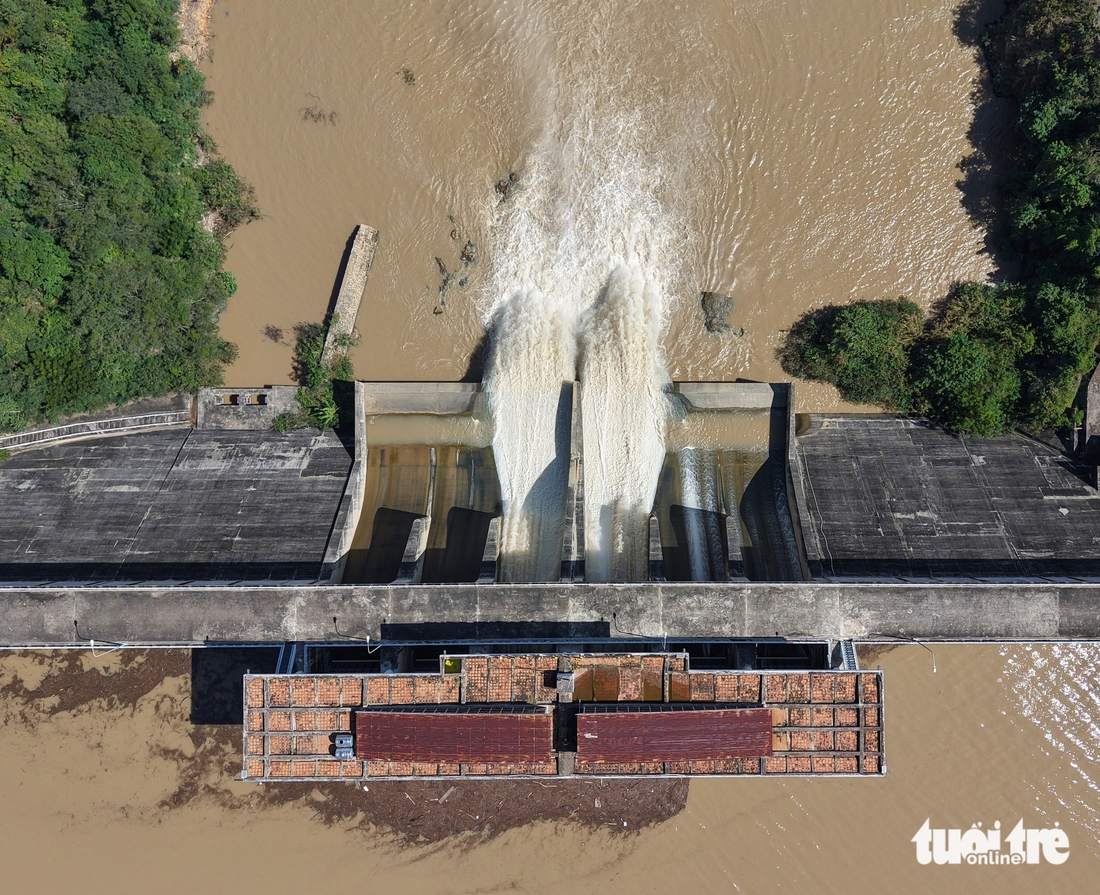 Flycam hai hồ thủy lợi Sông Quao, Lòng Sông vùng Bình Thuận cũ từng xả lũ kỷ lục - Ảnh 8.