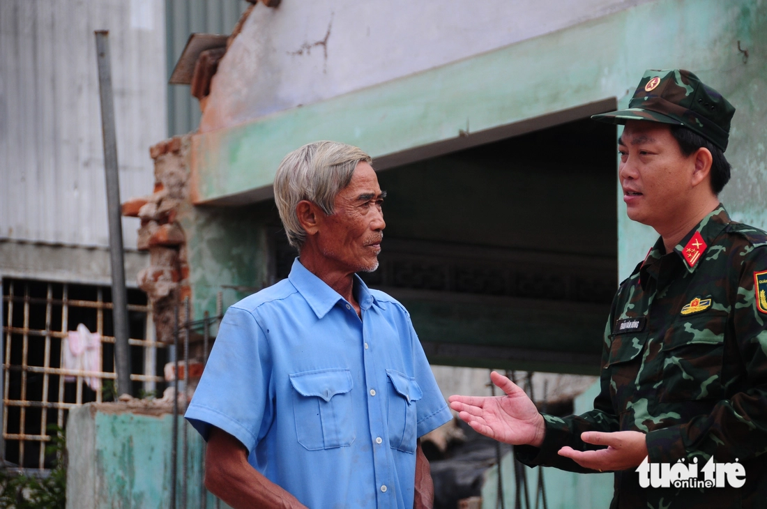 Tốc độ làm nhà mới của bộ đội ở vùng lũ nhanh tới mức khiến người dân ngạc nhiên - Ảnh 5.