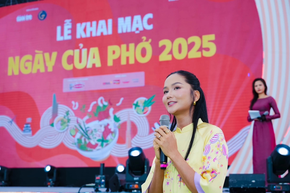 Hoa hậu H'Hen Niê: Phở đúng là một đại sứ văn hoá quyền lực nhất của Việt Nam - Ảnh 3. Ngày của Phở - Ảnh 4.