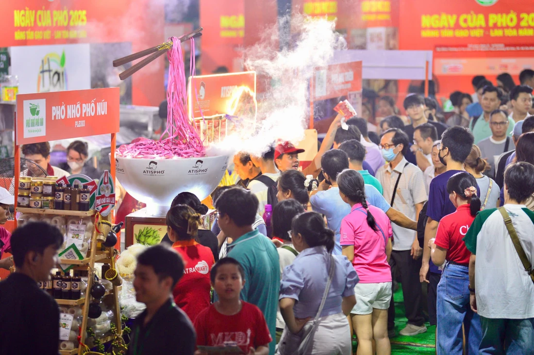 Ngày của Phở năm 2025: Công nghiệp phở phải phát triển xứng tầm - Ảnh 7. Ngày của Phở năm 2025: Công nghiệp phở phải phát triển xứng tầm - Ảnh 7.