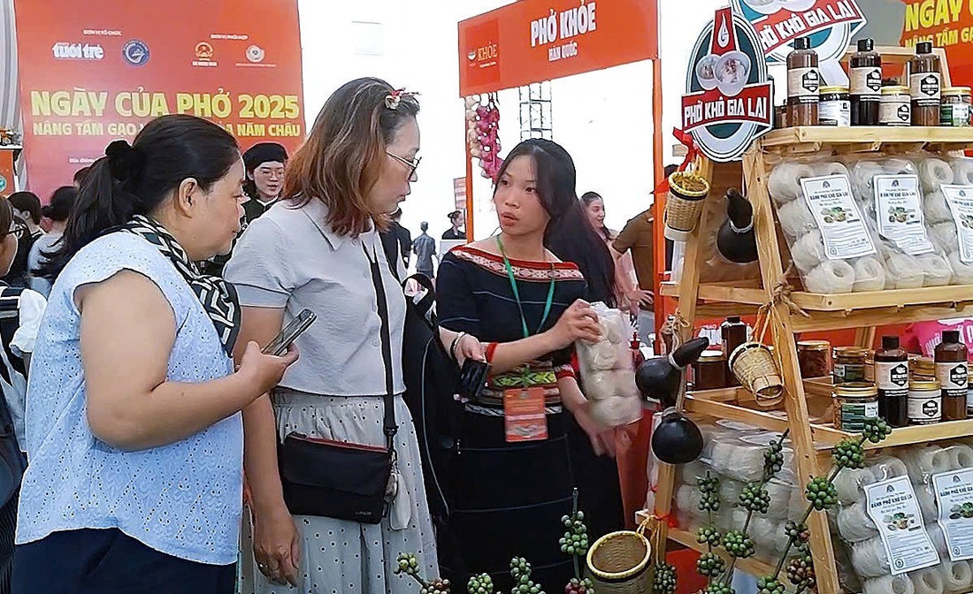 Buổi tác nghiệp thú vị của sinh viên tại Ngày của Phở 2025 - Ảnh 8. Ngày của Phở - Ảnh 8.