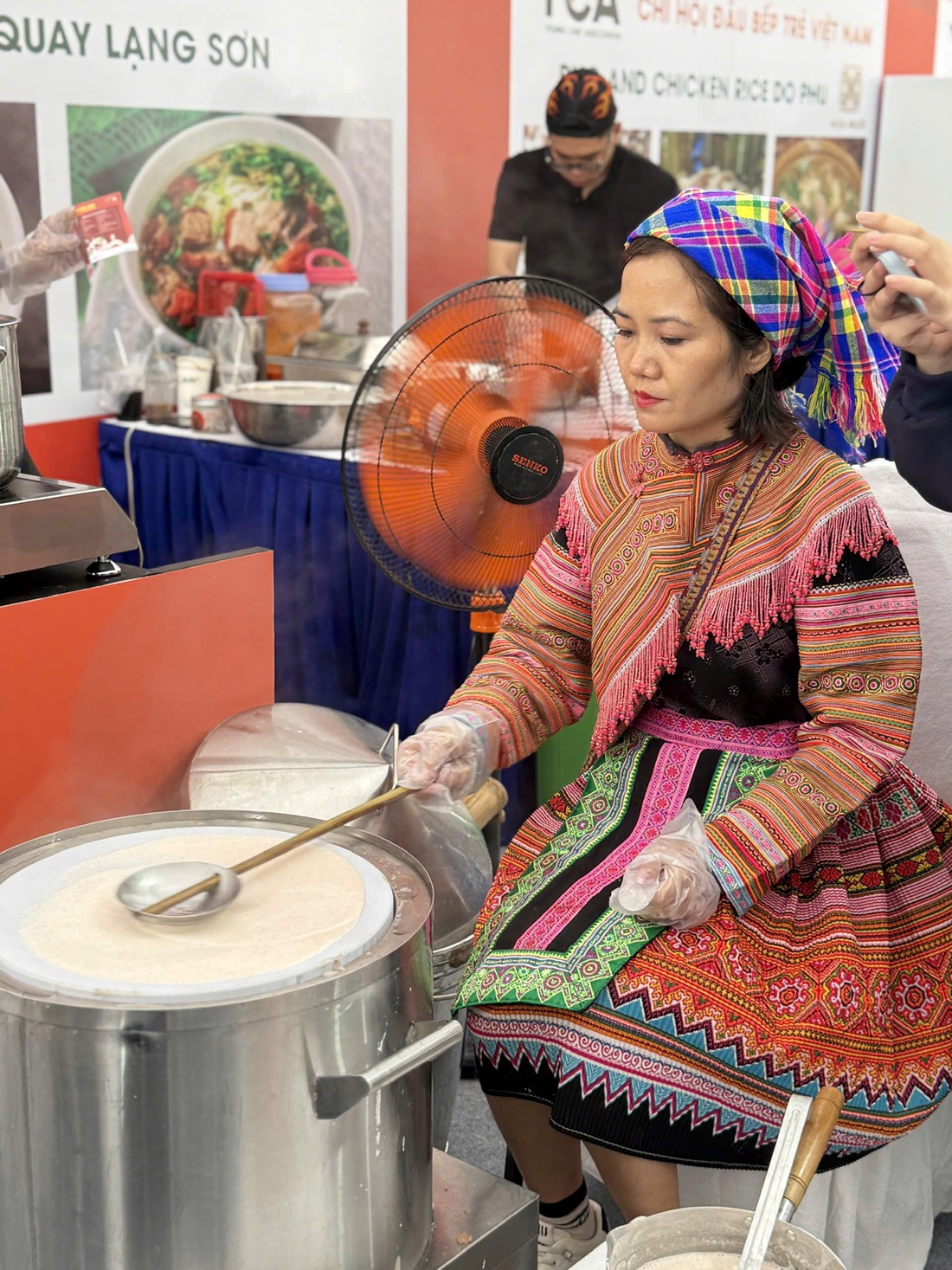 Buổi tác nghiệp thú vị của sinh viên tại Ngày của Phở 2025 - Ảnh 9. Ngày của Phở - Ảnh 9.