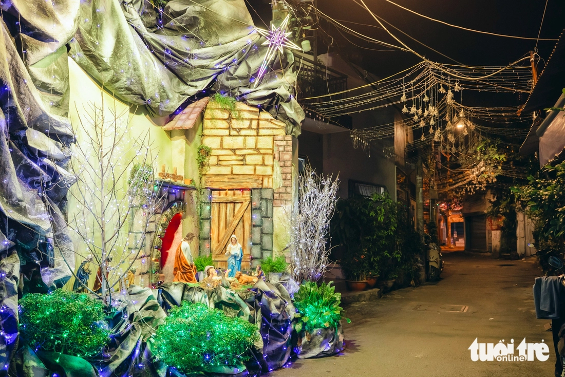 Xóm đạo lên đèn, không khí Noel len lỏi khắp các con phố - Ảnh 6.
