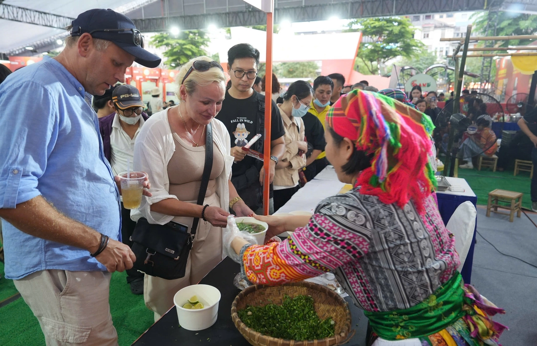 Công nghiệp phở phải phát triển xứng tầm - Ảnh 2. Ngày của Phở năm 2025: Công nghiệp phở phải phát triển xứng tầm như giá trị đã được khẳng định - Ảnh 5.