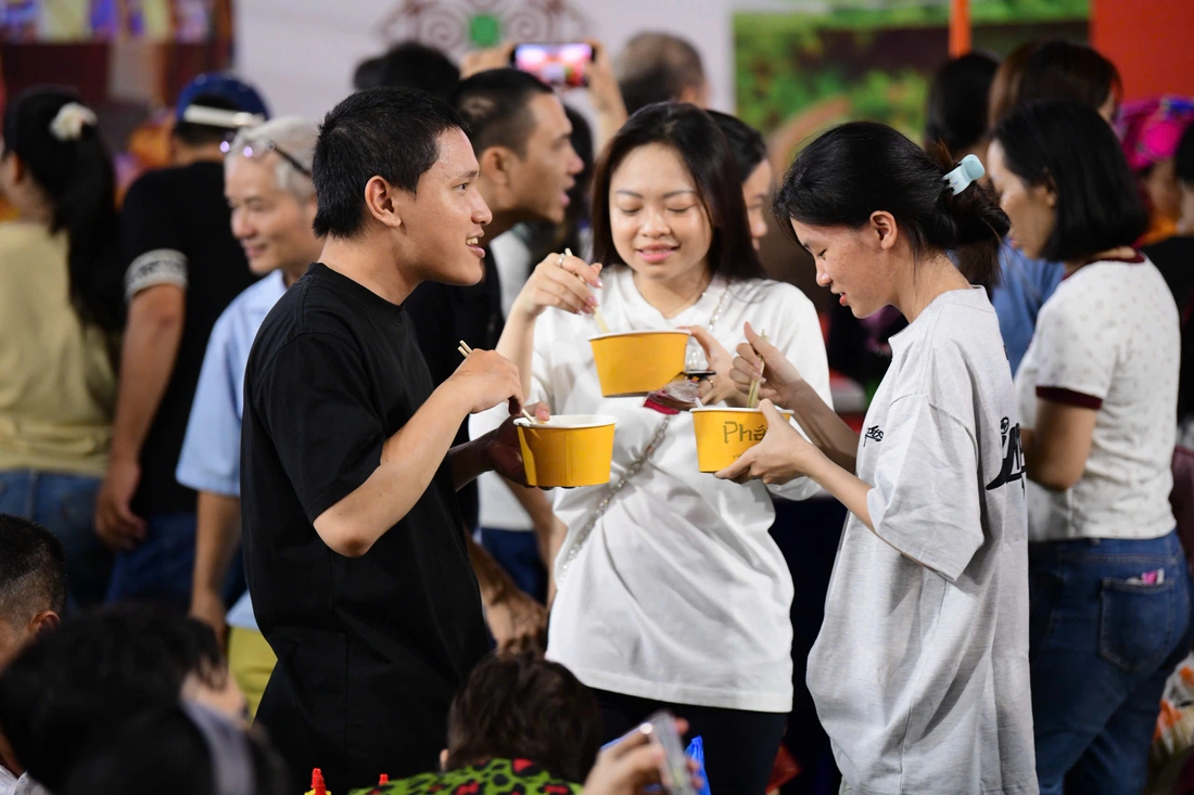 Khép lại những ngày vui, Ngày của Phở lập kỷ lục 120.000 lượt khách tham quan - Ảnh 1. Ngày của Phở - Ảnh 11.