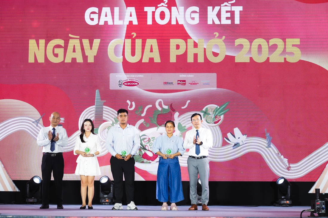 Khép lại Ngày của Phở 2025, Trường Giang ủng hộ 200 triệu đồng cho Phở yêu thương - Ảnh 4. Ngày của Phở - Ảnh 4.