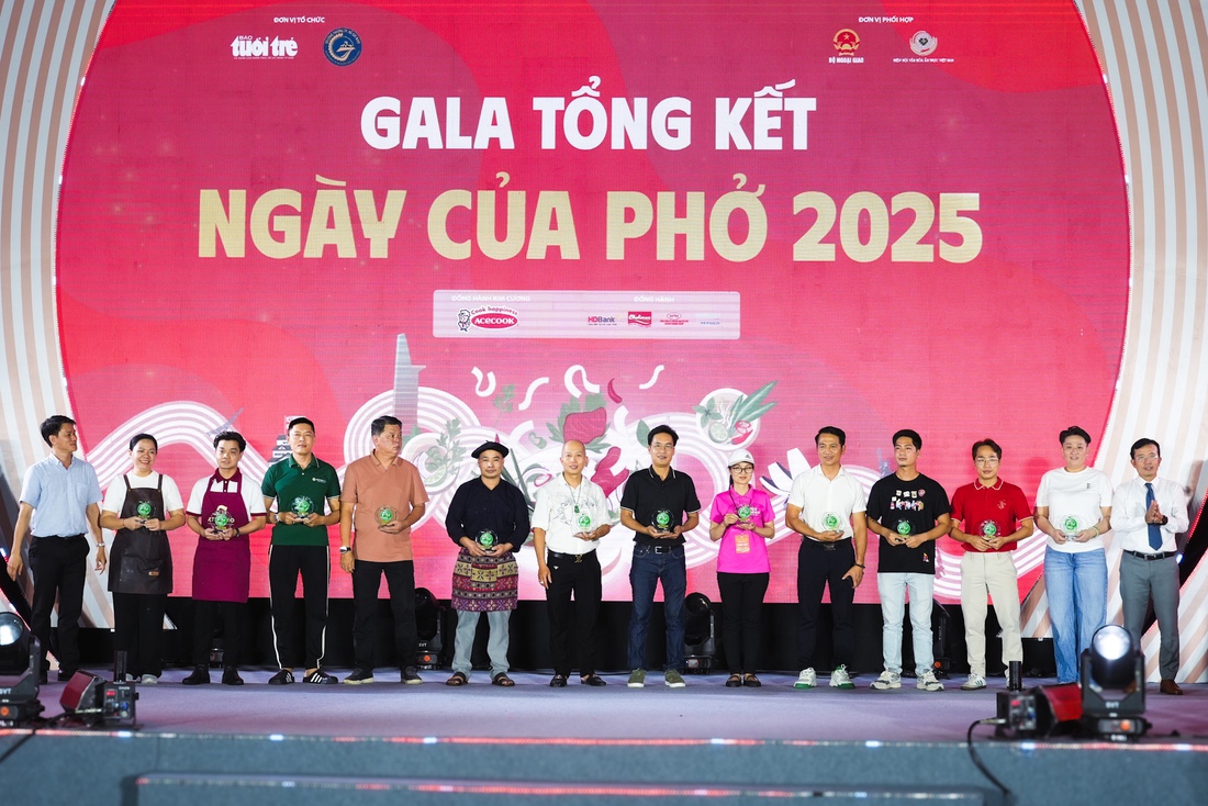 Khép lại Ngày của Phở 2025, Trường Giang ủng hộ 200 triệu đồng cho Phở yêu thương - Ảnh 6. Ngày của Phở - Ảnh 6.