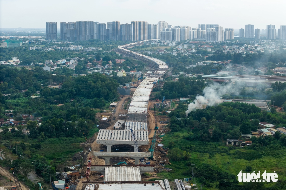 Toàn cảnh 14,7km cầu cạn vành đai 3 TP.HCM chưa thể thông xe như Ban Giao thông hứa - Ảnh 1.