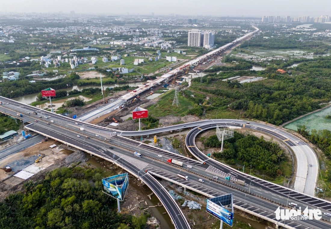 Toàn cảnh 14,7km cầu cạn vành đai 3 TP.HCM chưa thể thông xe như Ban Giao thông hứa - Ảnh 4.