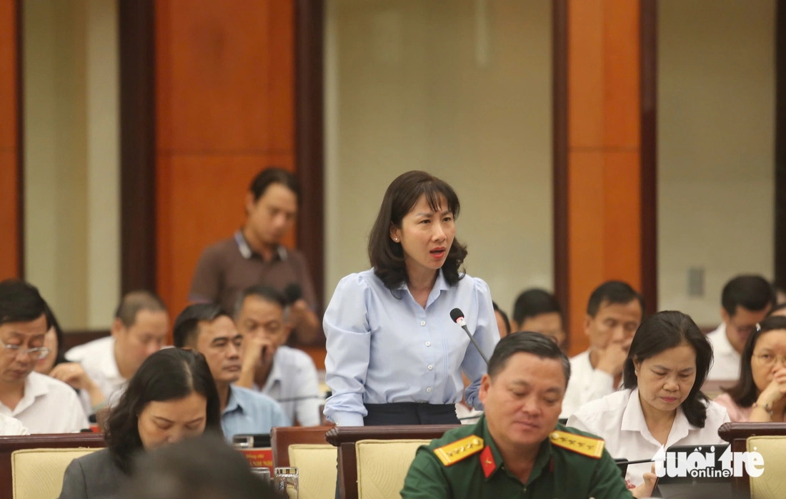 Hội nghị Thành ủy TP.HCM: điều chuyển cán bộ xã phường có lộ trình - Ảnh 2. Giám đốc Sở Nội vụ TP.HCM: TP.HCM sẽ tiếp tục tinh gọn, sắp xếp cán bộ cấp xã phường có lộ trình - Ảnh 2.