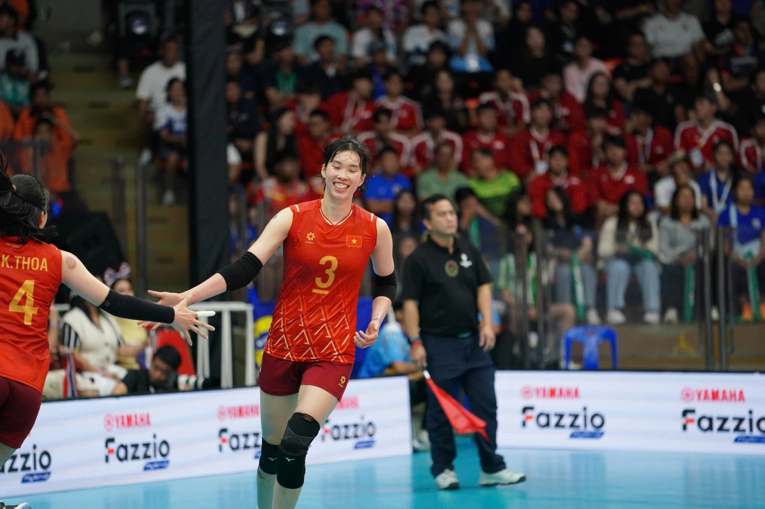 Bóng chuyền nữ Việt Nam vuột HCV SEA Games 33 trong gang tấc - Ảnh 2.