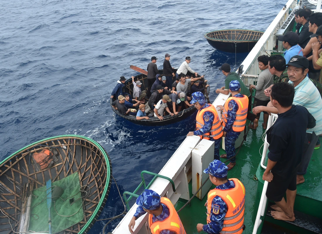 tàu cảnh sát biển - Ảnh 3.