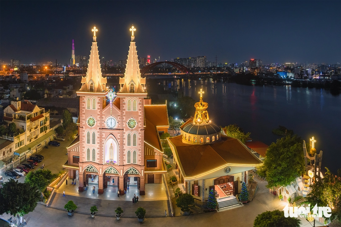 Những địa điểm check-in hot mùa Giáng sinh không thể bỏ qua - Ảnh 7. Ngắm loạt nhà thờ lung linh, điểm check-in ‘siêu hot’ mùa Giáng sinh năm nay - Ảnh 7.