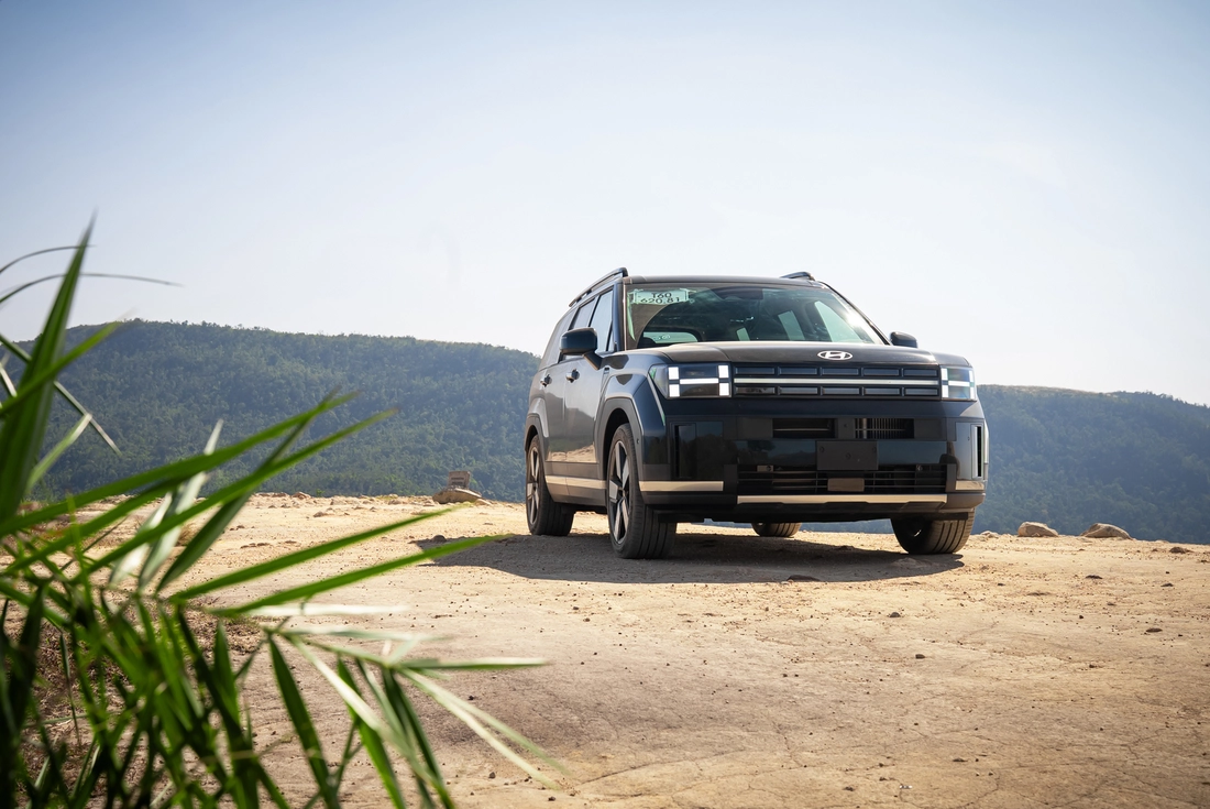 Hyundai Santa Fe Hybrid - Ảnh 19.