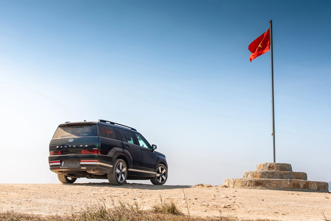 Hyundai Santa Fe Hybrid - Ảnh 23.