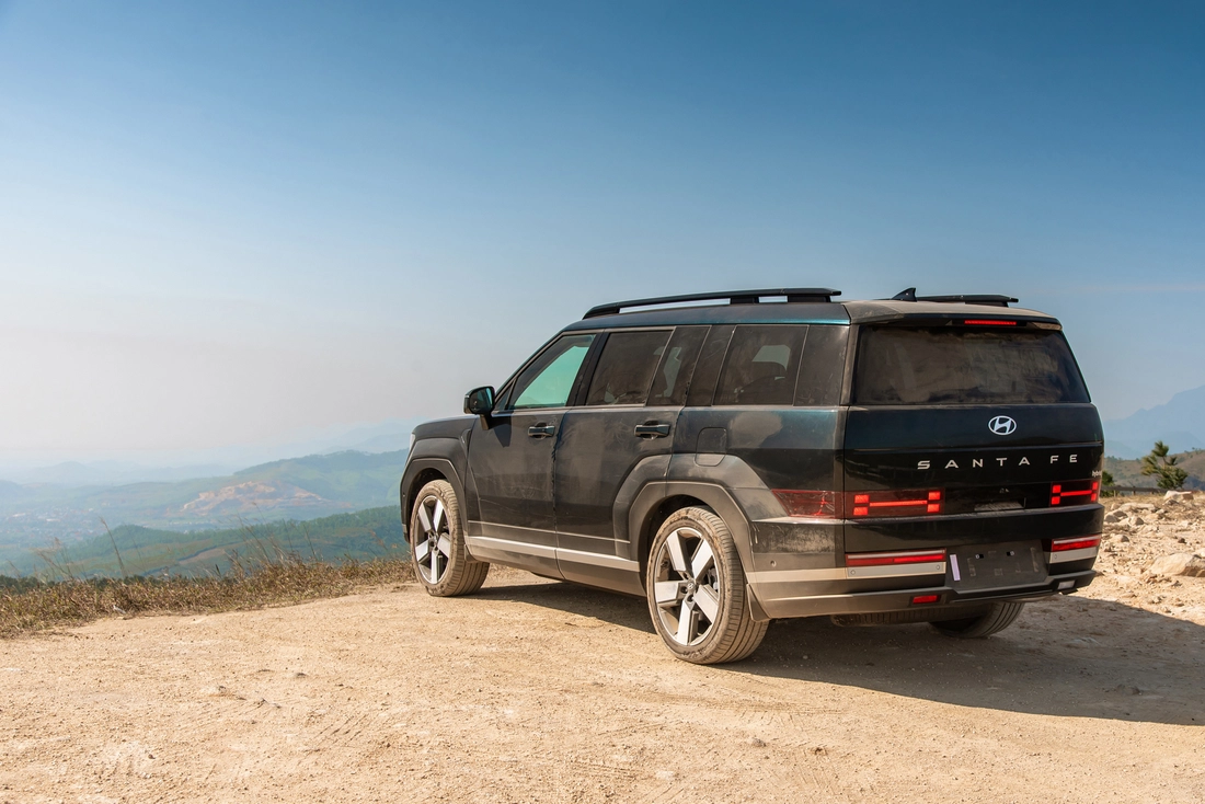 Hyundai Santa Fe Hybrid - Ảnh 22.