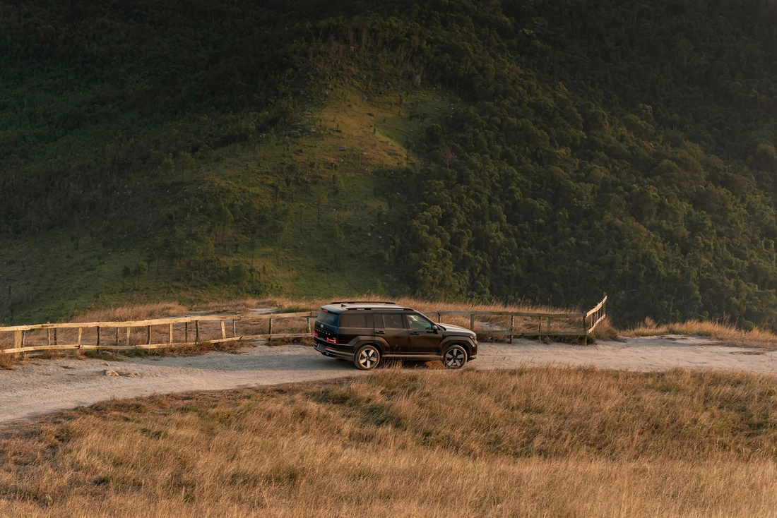 Hyundai Santa Fe Hybrid - Ảnh 20.