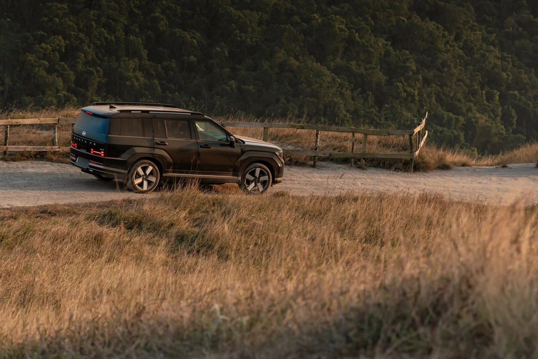 Hyundai Santa Fe Hybrid - Ảnh 21.