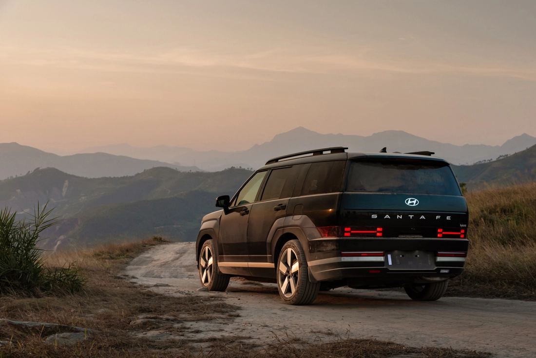 Hyundai Santa Fe Hybrid - Ảnh 25.