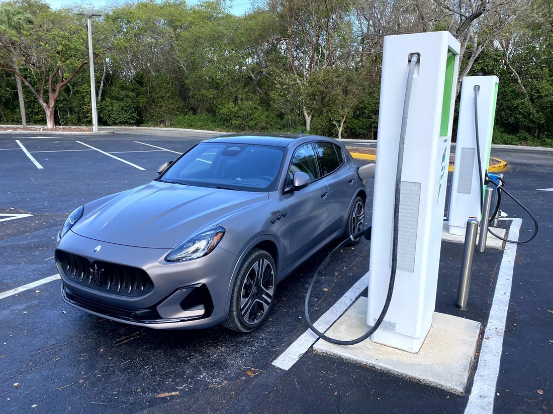 8 ‘xe chơi’ về Việt Nam 2025: Không phải siêu xe nhưng đắt, kén khách nhưng khó làm ngơ- Ảnh 22. xe chơi - Ảnh 22.