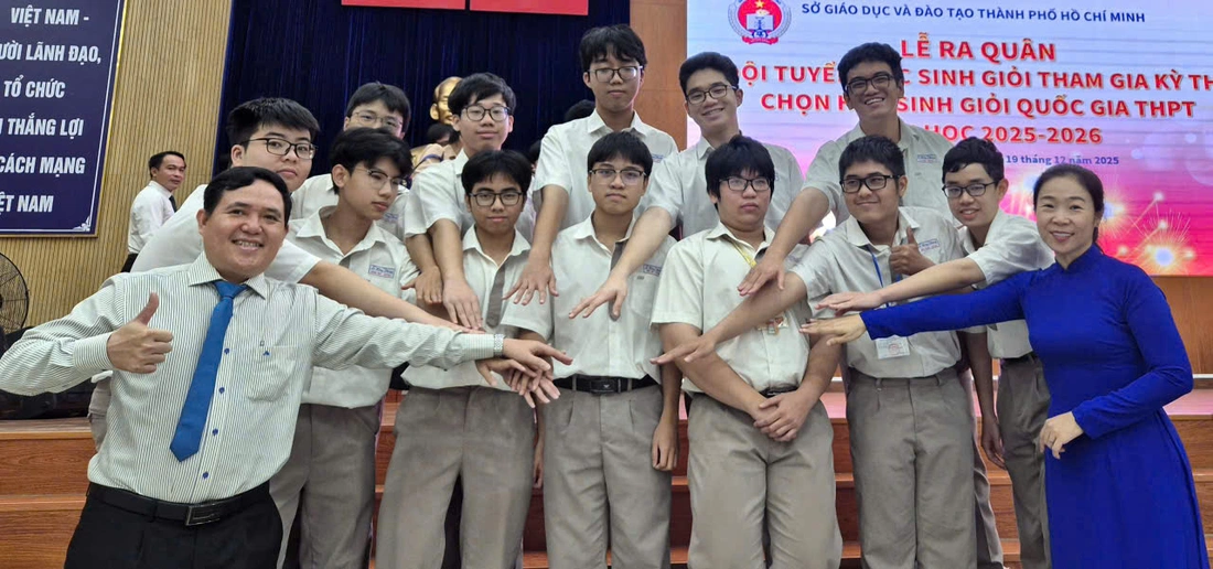 TP.HCM 'ra quân' đội tuyển hùng hậu thi học sinh giỏi quốc gia THPT - Ảnh 2.