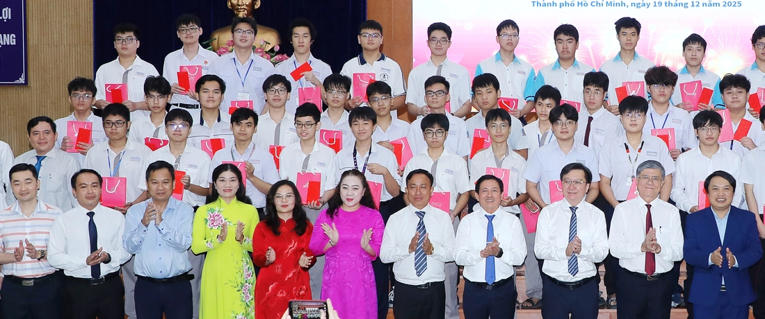 TP.HCM 'ra quân' đội tuyển hùng hậu thi học sinh giỏi quốc gia THPT - Ảnh 1.