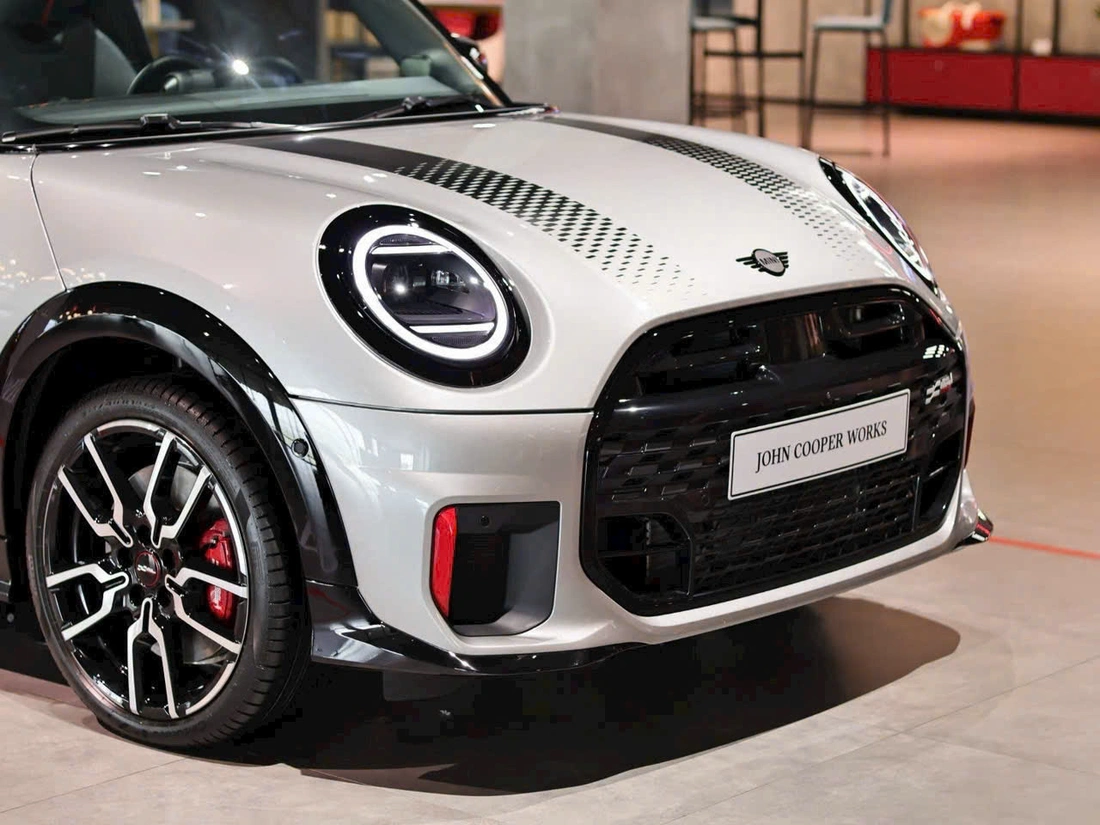 8 ‘xe chơi’ về Việt Nam 2025: Không phải siêu xe nhưng đắt, kén khách nhưng khó làm ngơ- Ảnh 11. xe chơi - Ảnh 12.