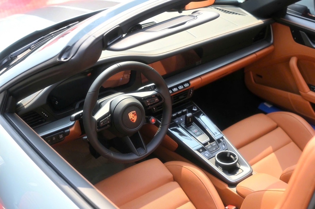 8 ‘xe chơi’ về Việt Nam 2025: Không phải siêu xe nhưng đắt, kén khách nhưng khó làm ngơ- Ảnh 2. Loạt xe chơi về Việt Nam 2025: Đắt, kén khách nhưng không thiếu đại gia sẵn sàng xuống tiền - Ảnh 3.