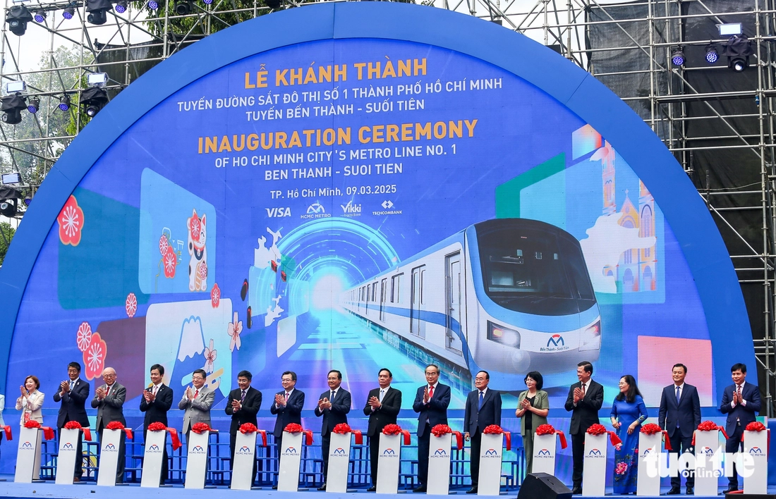 Nhìn lại 1 năm của metro số 1: Những chuyến tàu đã đi vào đời sống TP.HCM - Ảnh 6.