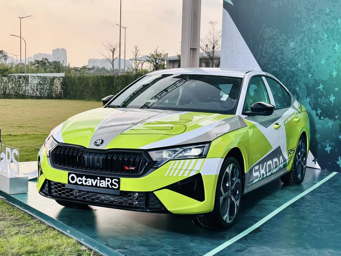Skoda Octavia RS mở bán tại Việt Nam, giá 1,608 tỉ đồng, có ADAS, nhiều đồ khủng cho dân thích lái - Ảnh 2.