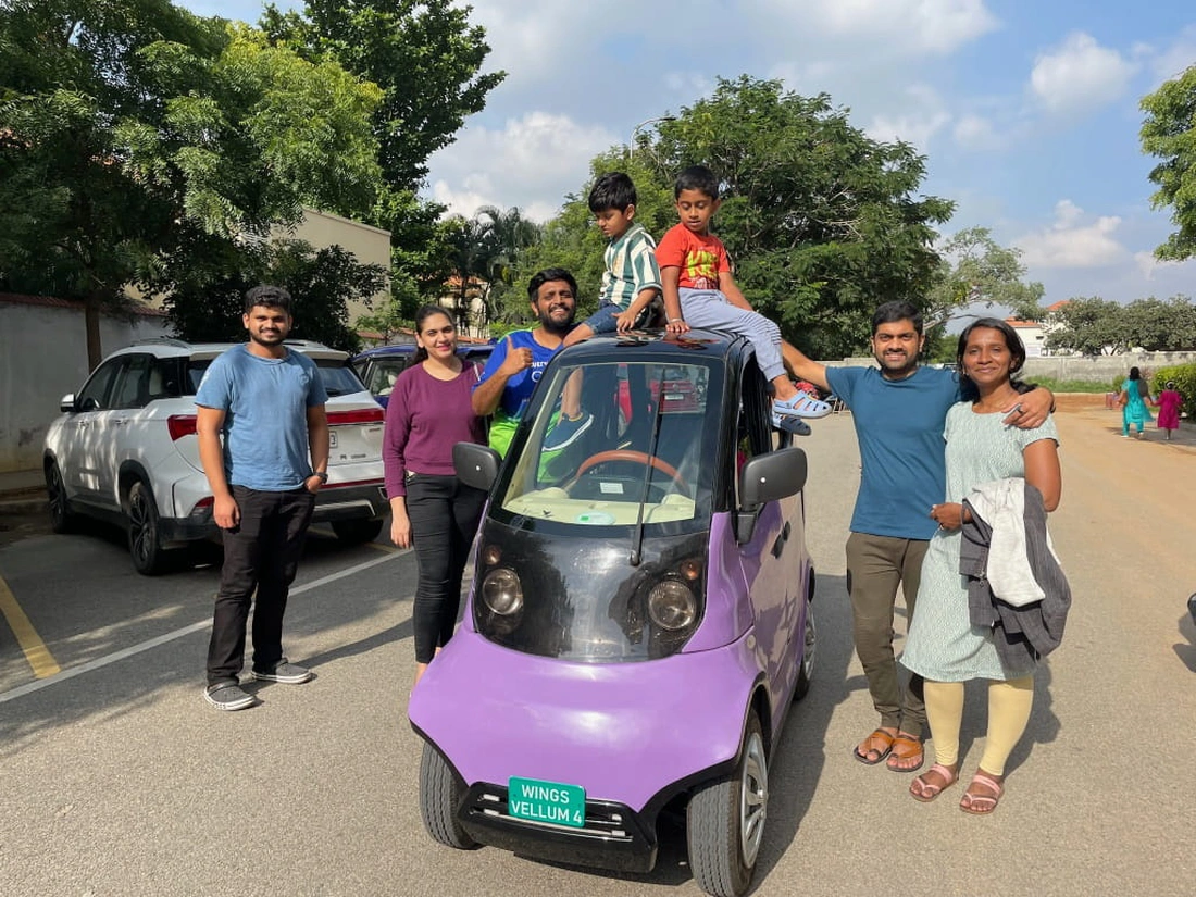 Ô tô điện mini giá chỉ ngang Honda SH Mode, chiếm chỗ đỗ như xe máy - Ảnh 12.