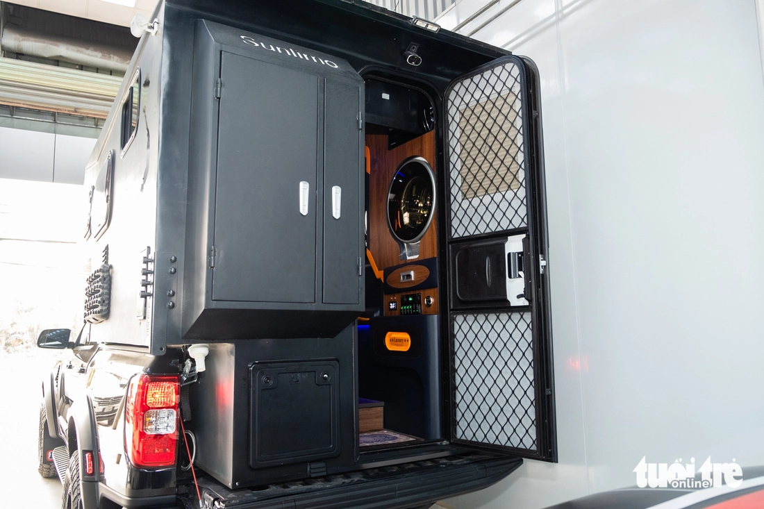 Thợ Việt làm nhà di động mini: Giá hơn 650 triệu đồng, có bếp, nhà vệ sinh, quầy rượu - Ảnh 4.