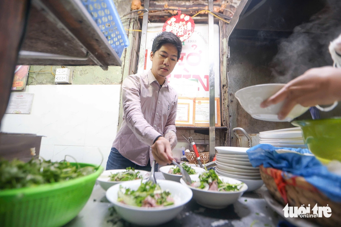 Những ngày cuối cùng của Phở Thìn Bờ Hồ trước khi phải di dời - Ảnh 6.