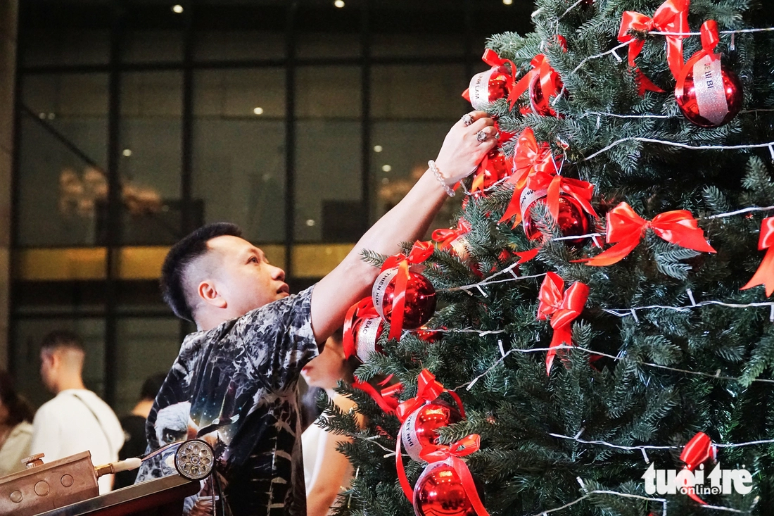 Gây quỹ hỗ trợ trẻ em khuyết tật, thiệt hại mưa lũ, Giáng sinh Nha Trang thêm ấm áp - Ảnh 4.