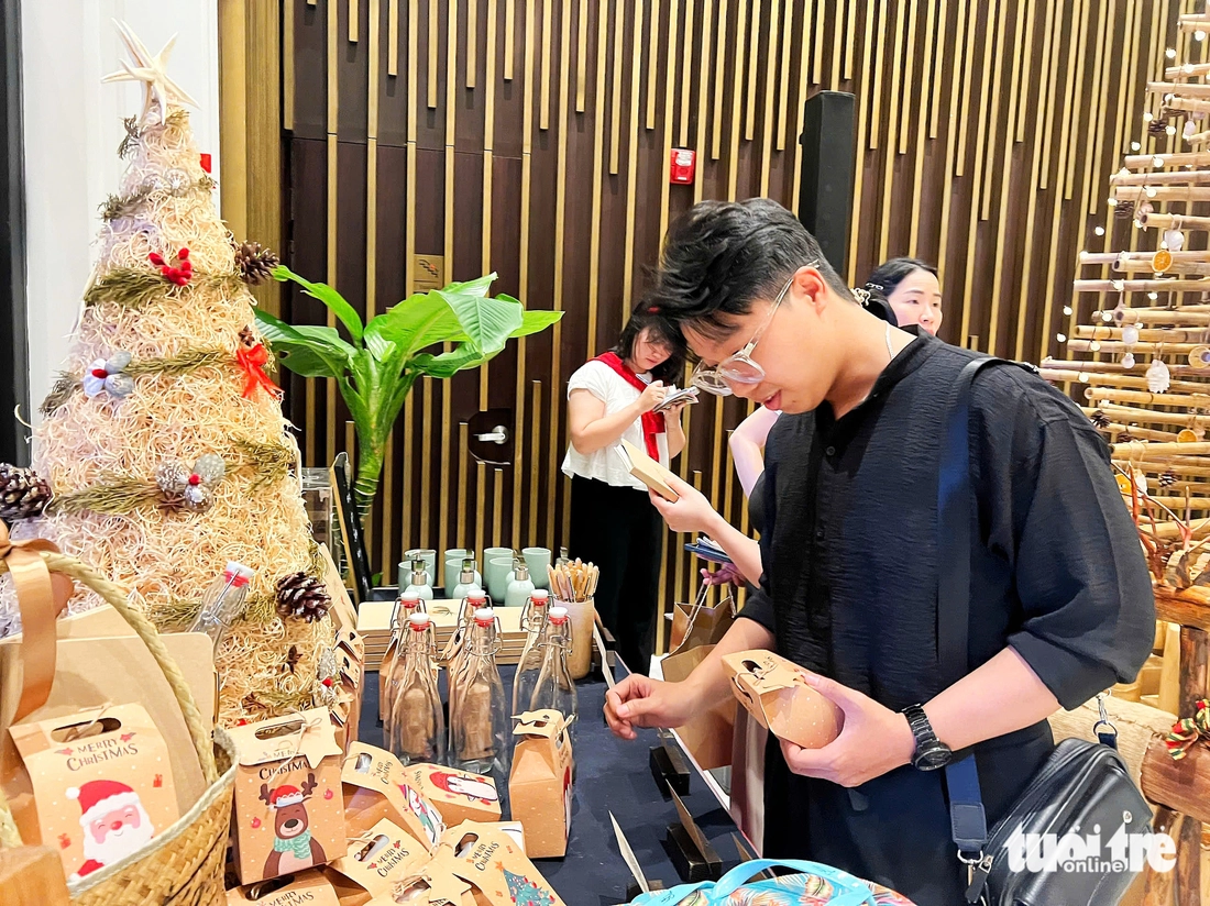 Gây quỹ hỗ trợ trẻ em khuyết tật, thiệt hại mưa lũ, Giáng sinh Nha Trang thêm ấm áp - Ảnh 5.