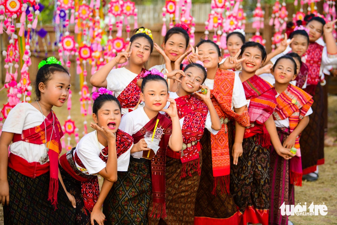 'Biển thung' ở lễ hội Makha Mucha - Thung Isan đông bắc Thái Lan - Ảnh 10.