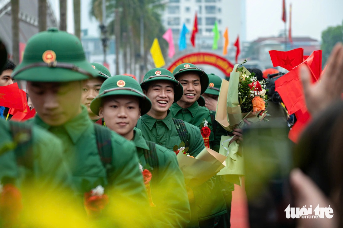 Du học Singapore trở về， chàng trai trẻ Hà Nội viết đơn lên đường nhập ngũ - Ảnh 16.