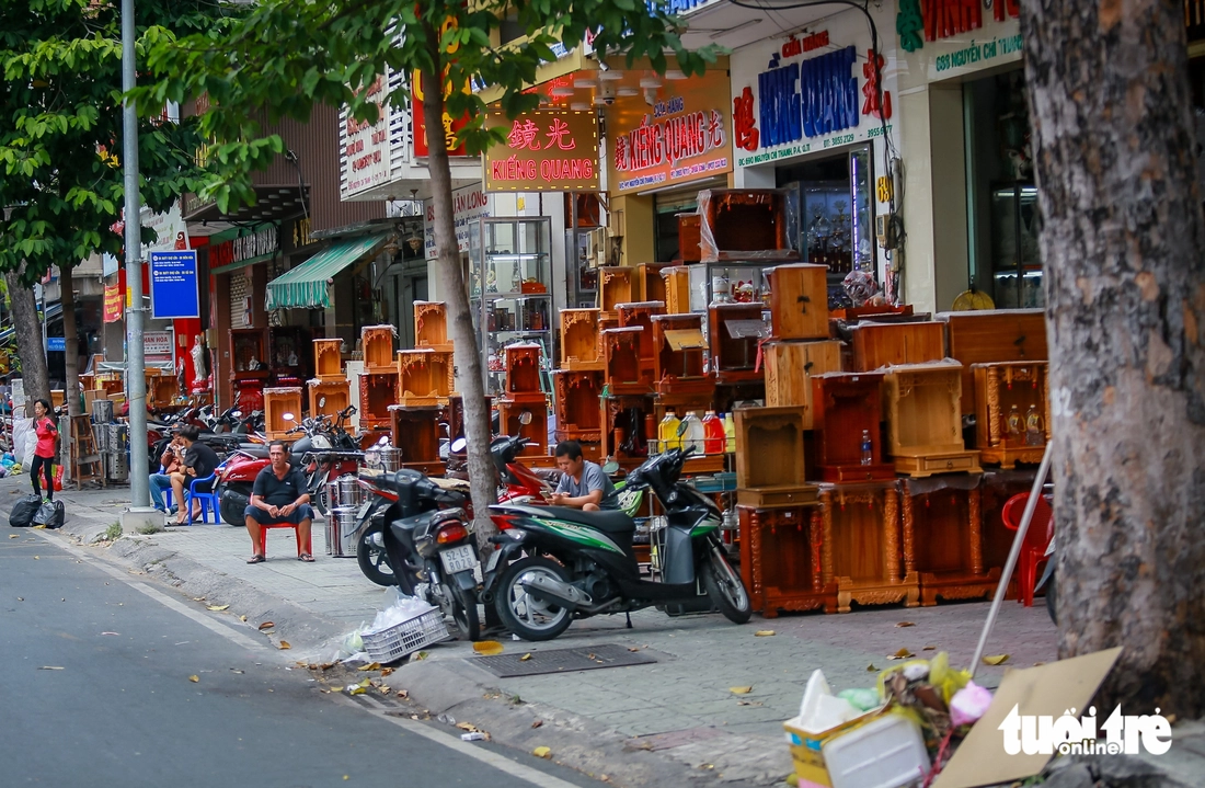 Ngao ngán hình ảnh xe máy, hàng quán “bao trọn” vỉa hè TP.HCM - Ảnh 19.